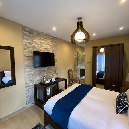Jacaranda Hotel Harare Buitenkant foto