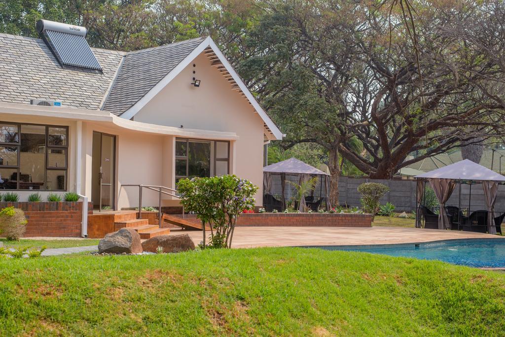 Jacaranda Hotel Harare Buitenkant foto