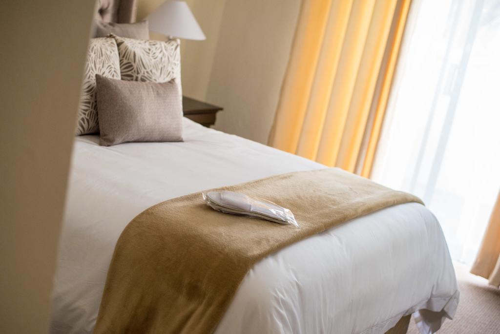 Jacaranda Hotel Harare Buitenkant foto