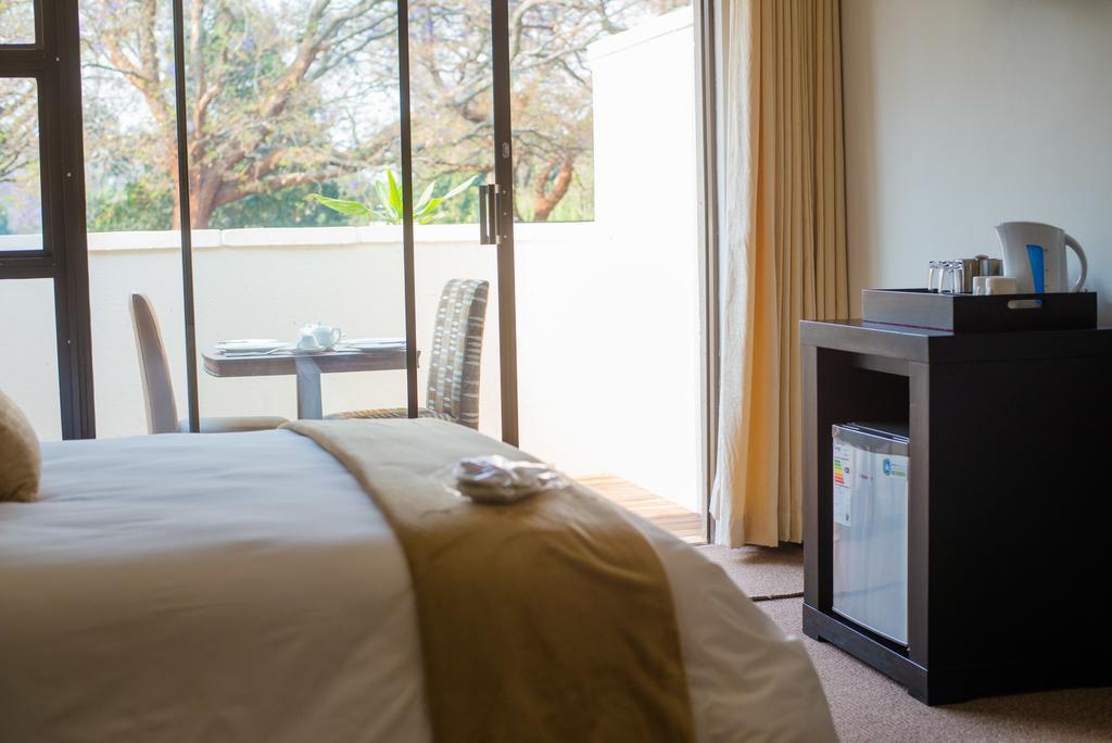 Jacaranda Hotel Harare Buitenkant foto