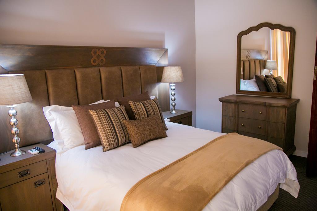 Jacaranda Hotel Harare Buitenkant foto