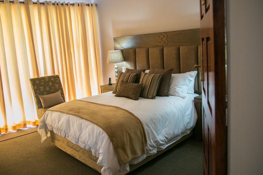 Jacaranda Hotel Harare Buitenkant foto