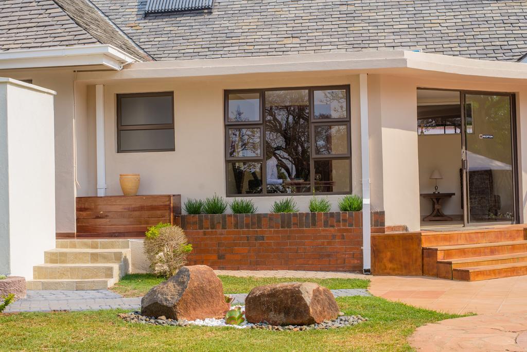 Jacaranda Hotel Harare Buitenkant foto